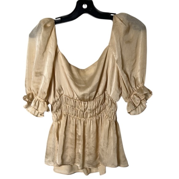 ASTR The Label balloon sleeve smocked top, ruffles,peplum, gold,feminine,sexy - Picture 2 of 11